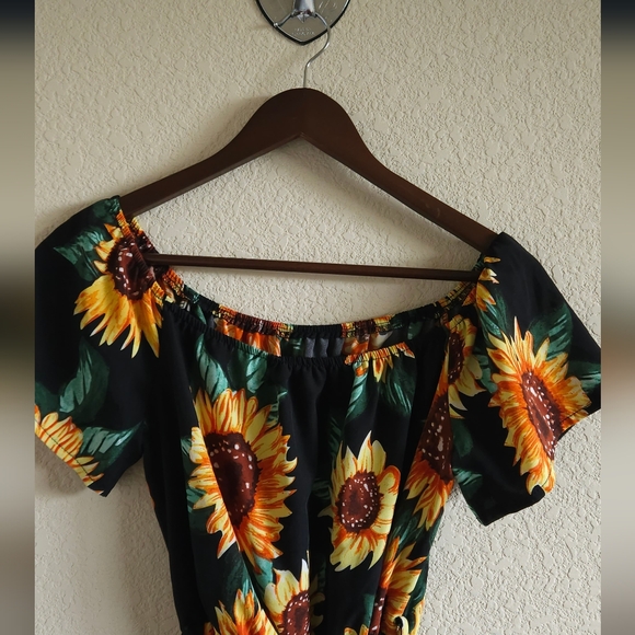 Sunflower romper - Picture 3 of 8